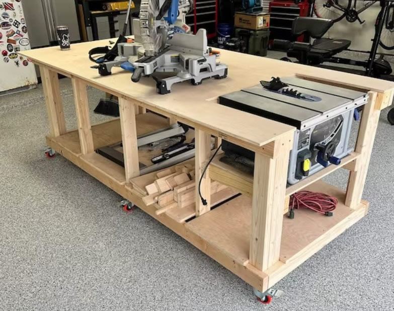 Rolling workshop bench with an integrated mitre saw station